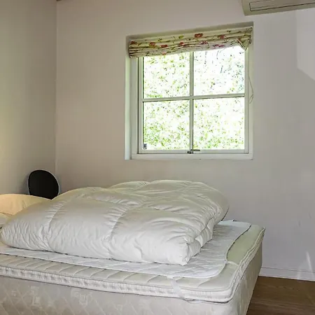 4 Bedroom Amazing In Holiday home